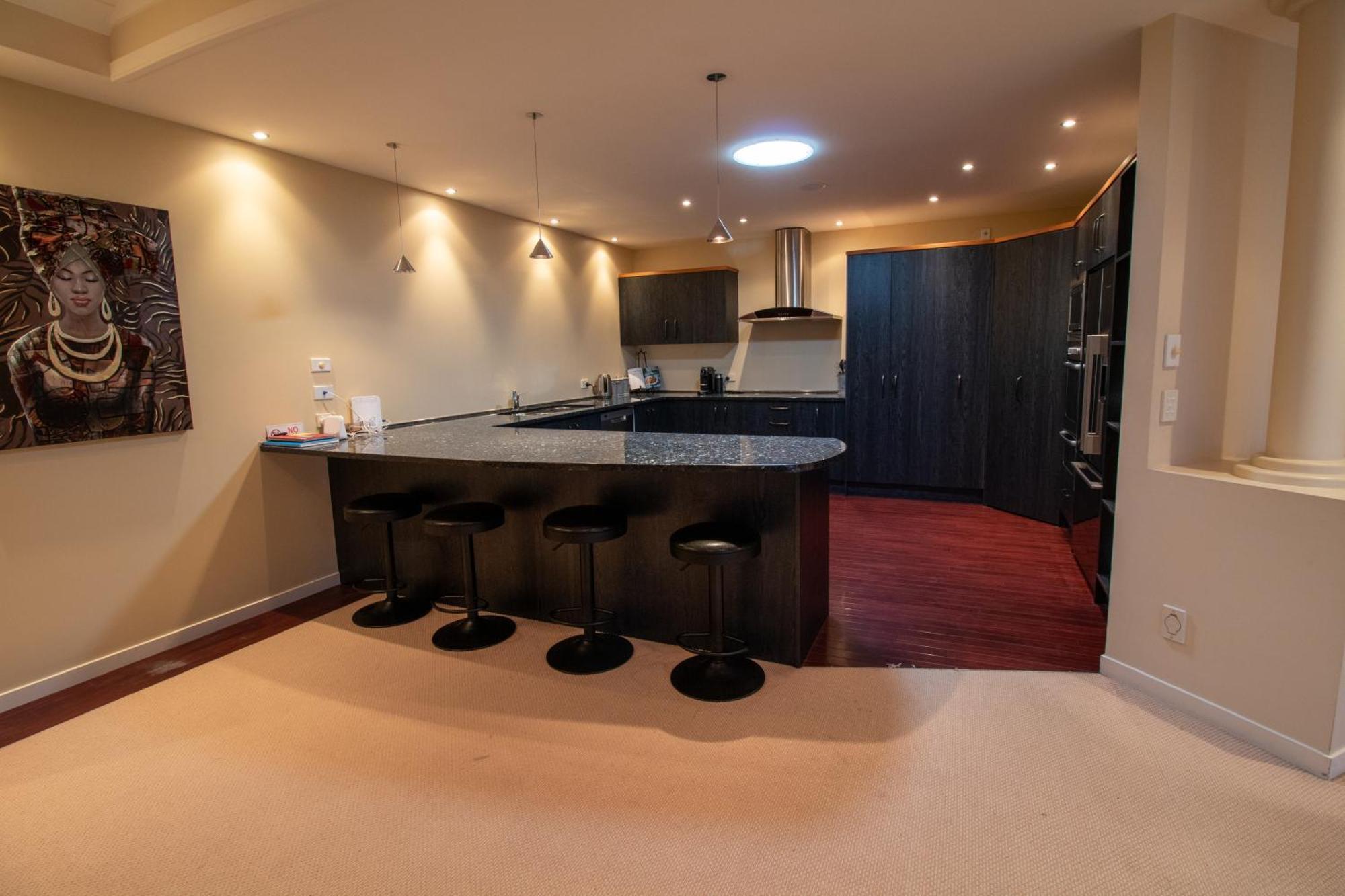 Large Luxury Apartment Located Right In Town Taupo Zewnętrze zdjęcie