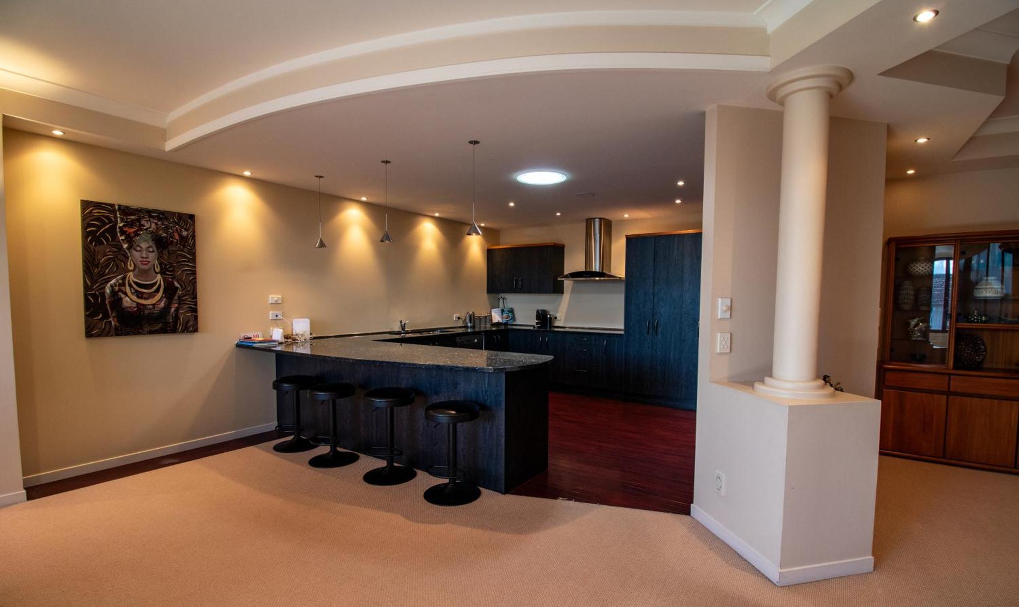 Large Luxury Apartment Located Right In Town Taupo Zewnętrze zdjęcie