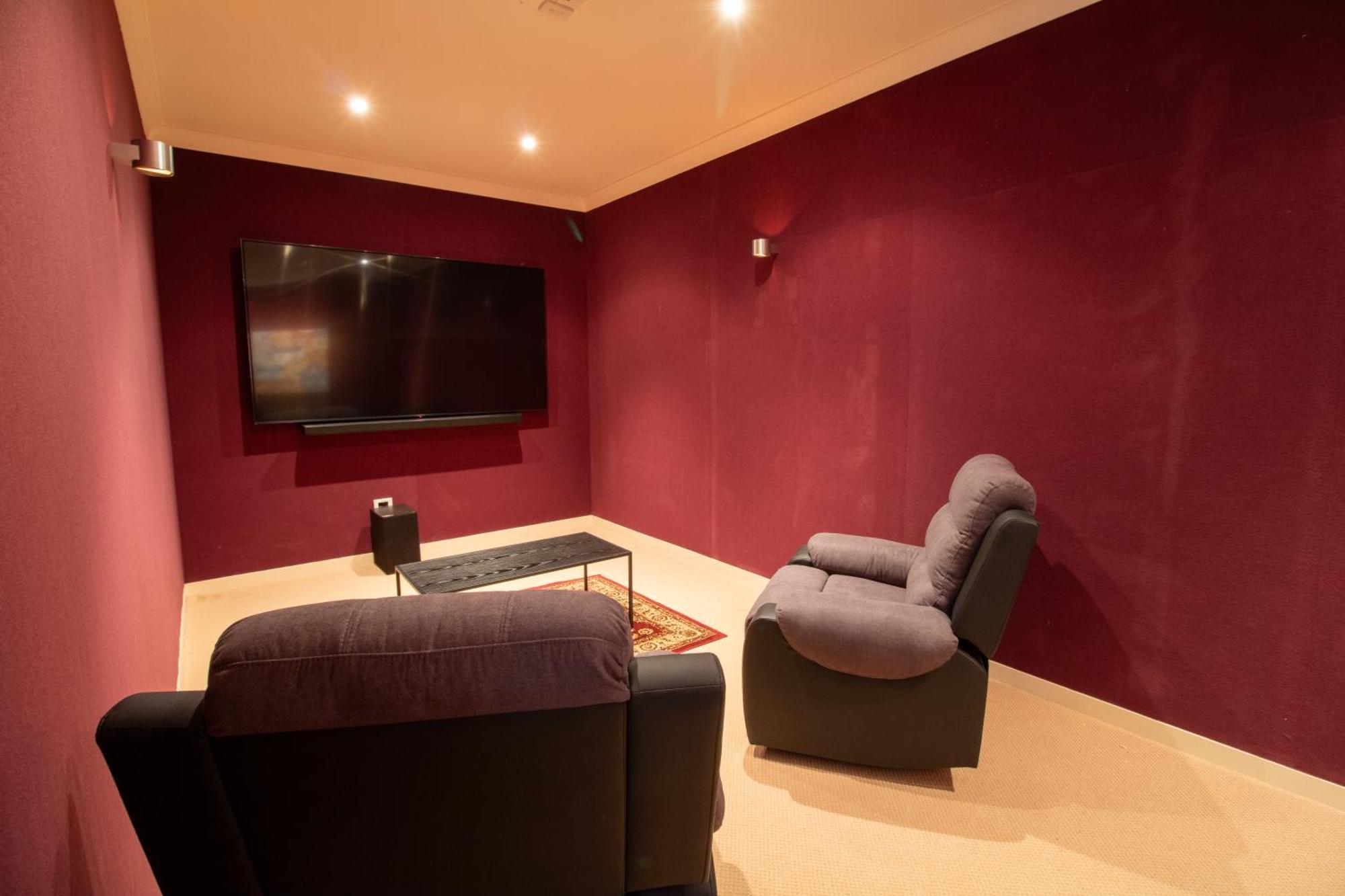 Large Luxury Apartment Located Right In Town Taupo Zewnętrze zdjęcie