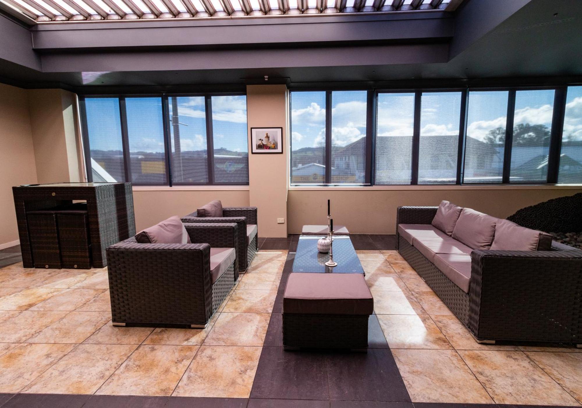 Large Luxury Apartment Located Right In Town Taupo Zewnętrze zdjęcie
