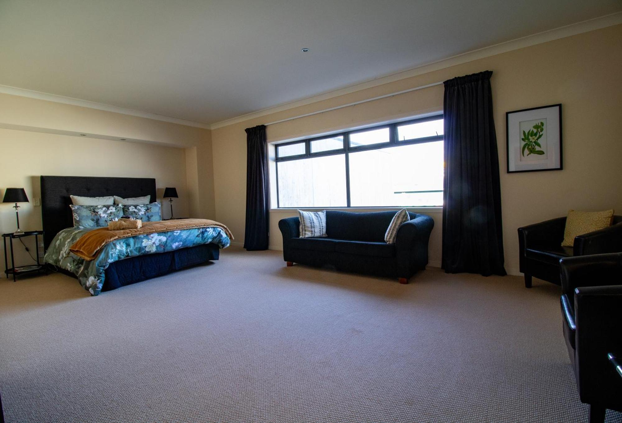 Large Luxury Apartment Located Right In Town Taupo Zewnętrze zdjęcie