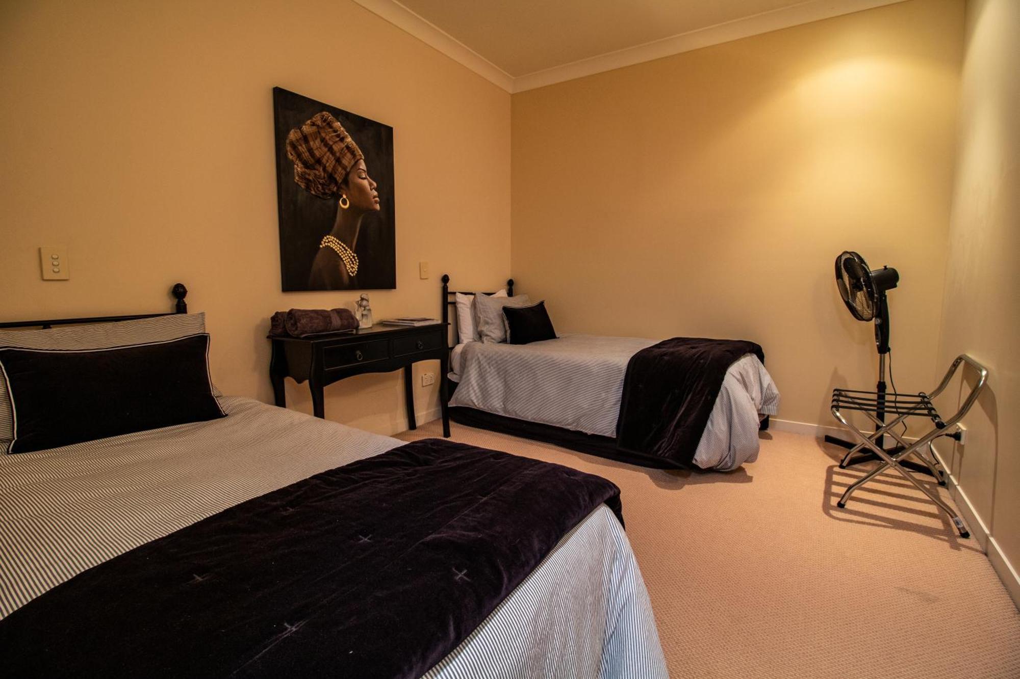 Large Luxury Apartment Located Right In Town Taupo Zewnętrze zdjęcie
